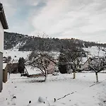 Дом отдыха Maison 3 Etoiles Entre Pistes Et Centre-ville, Billiard, Ping-pong, Ps3, Cheminee, Bbq, Animaux Admis
