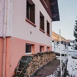 Дом отдыха Maison 3 Etoiles Entre Pistes Et Centre-ville, Billiard, Ping-pong, Ps3, Cheminee, Bbq, Animaux Admis *