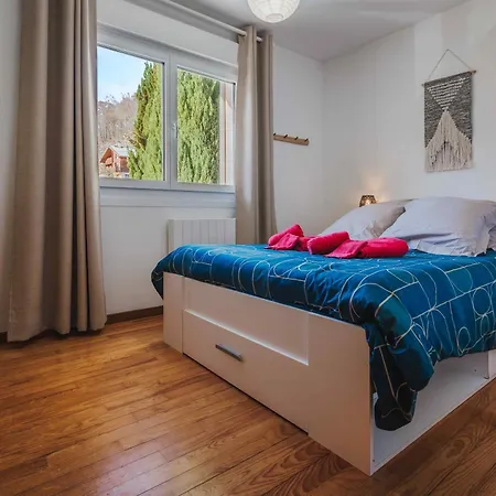 Prázdninový dům Maison 3 Etoiles Entre Pistes Et Centre-ville, Billiard, Ping-pong, Ps3, Cheminee, Bbq, Animaux Admis
