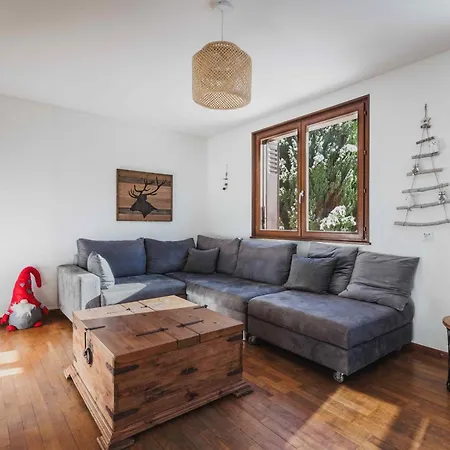 Prázdninový dům Maison 3 Etoiles Entre Pistes Et Centre-ville, Billiard, Ping-pong, Ps3, Cheminee, Bbq, Animaux Admis