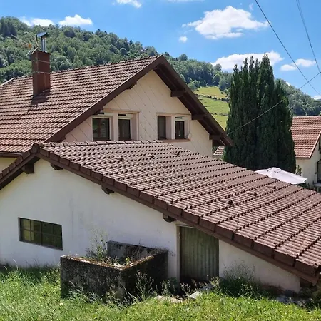 Prázdninový dům Maison 3 Etoiles Entre Pistes Et Centre-ville, Billiard, Ping-pong, Ps3, Cheminee, Bbq, Animaux Admis *