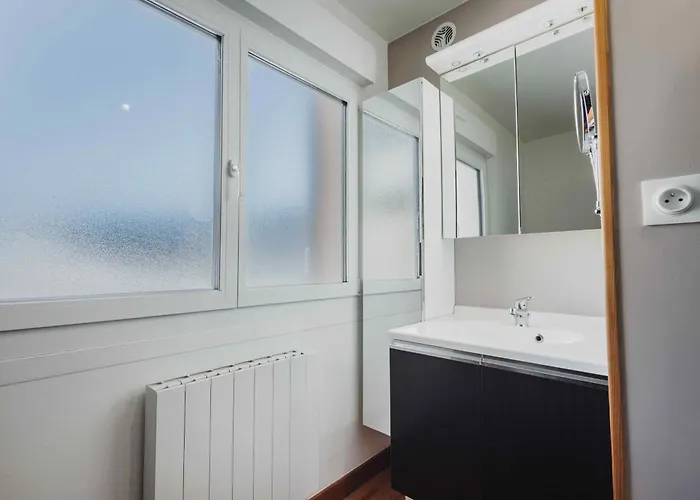 Maison 3 Etoiles Entre Pistes Et Centre-ville, Billiard, Ping-pong, Ps3, Cheminee, Bbq, Animaux Admis Holiday home