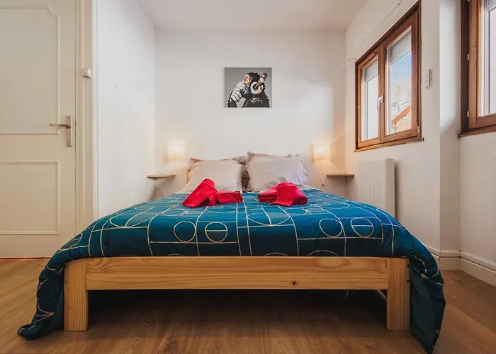 Holiday home Maison 3 Etoiles Entre Pistes Et Centre-ville, Billiard, Ping-pong, Ps3, Cheminee, Bbq, Animaux Admis *