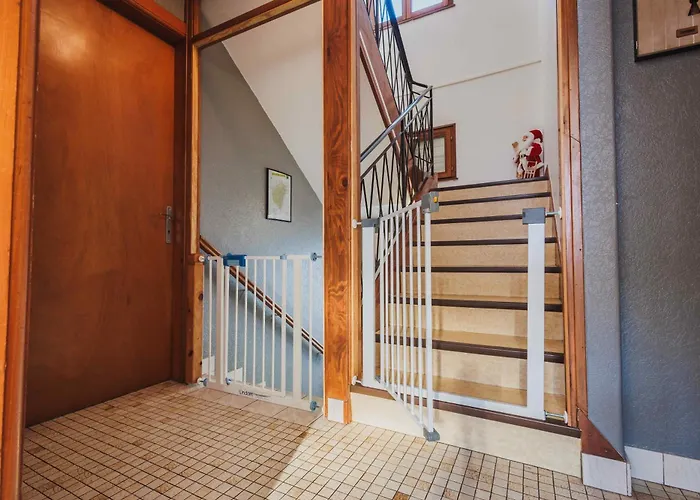 Holiday home Maison 3 Etoiles Entre Pistes Et Centre-ville, Billiard, Ping-pong, Ps3, Cheminee, Bbq, Animaux Admis *